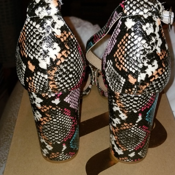 Shoes - Picture 3 of 4